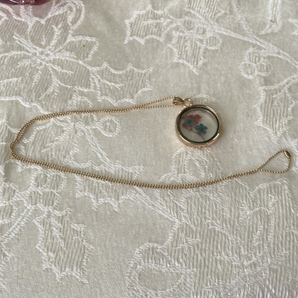 Pressed Flower Pendant Necklace With Chain - Picture 3 of 3